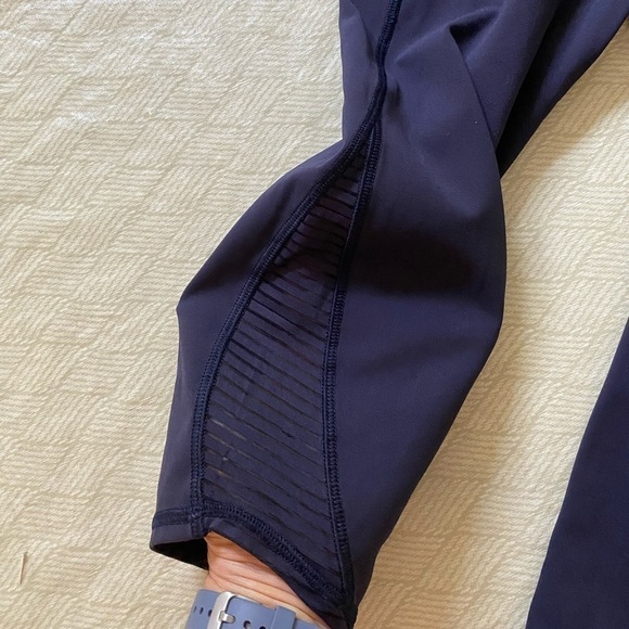 Lululemon Navy Blue Capri size 6 - Picture 10 of 12